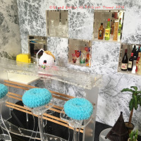 Bar Maria Prepares for Grand Opening  バー・マリアのオープン準備